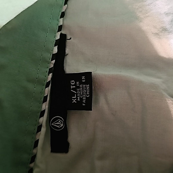 Xl Volcom button down shirt - Picture 2 of 2